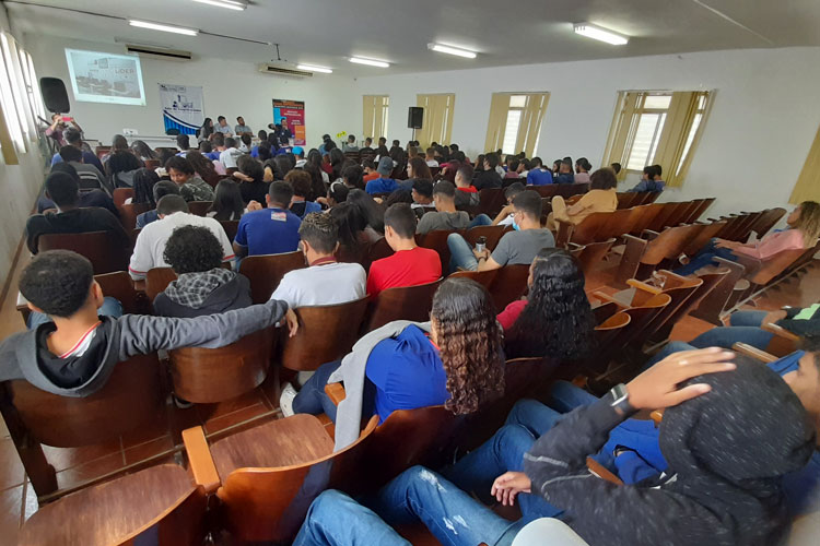 Brumado: Alunos do Colégio Getúlio Vargas participam de debate sobre empreendedorismo