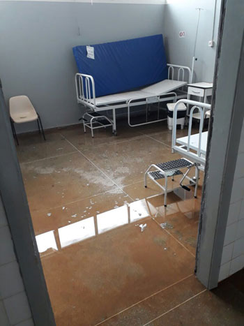 Chuva de granizo invade hospital e compromete atendimento em Paramirim