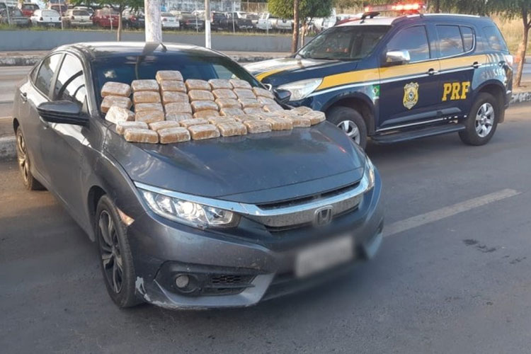 Jovem é preso com 42 kg de crack em porta-malas de carro de luxo roubado no oeste baiano