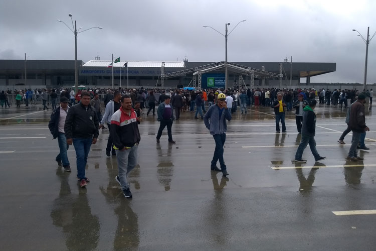 Público comparece a inauguração do Aeroporto Glauber Rocha em Vitória da Conquista