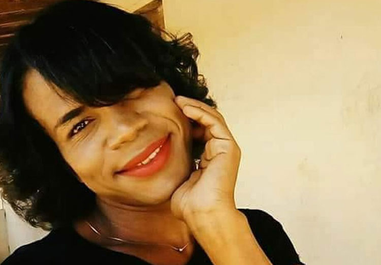 Professora travesti é morta dentro de casa no interior da Bahia