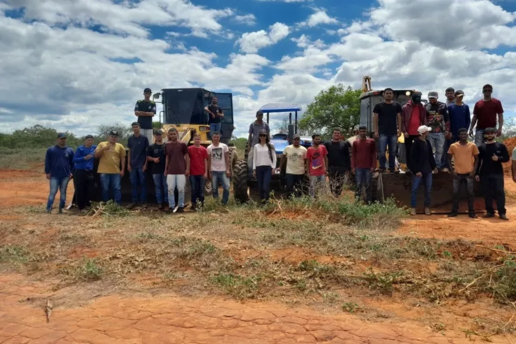 Lavradores são capacitados para manuseio de máquinas agrícolas em Malhada de Pedras