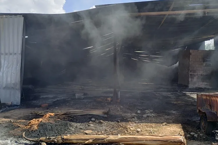 Fábrica de produtos artesanais pega fogo em Guanambi