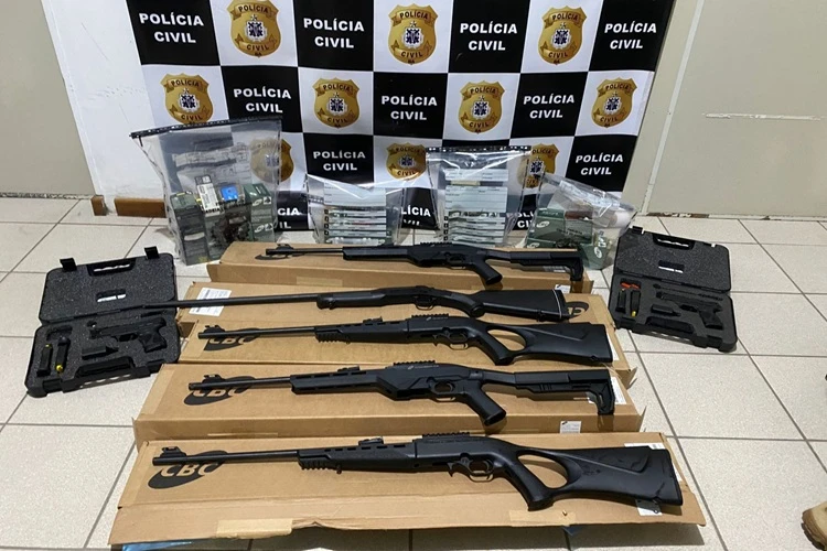 Operação Orion Scorpii fecha três lojas, apreende R$ 200 mil e armas de calibre restrito