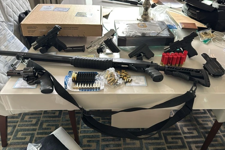 Operação Orion Scorpii fecha três lojas, apreende R$ 200 mil e armas de calibre restrito