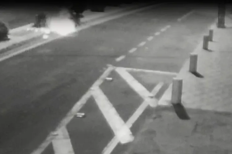 Vídeo: Condutora colide contra canteiro central de avenida e fica ferida em Guanambi