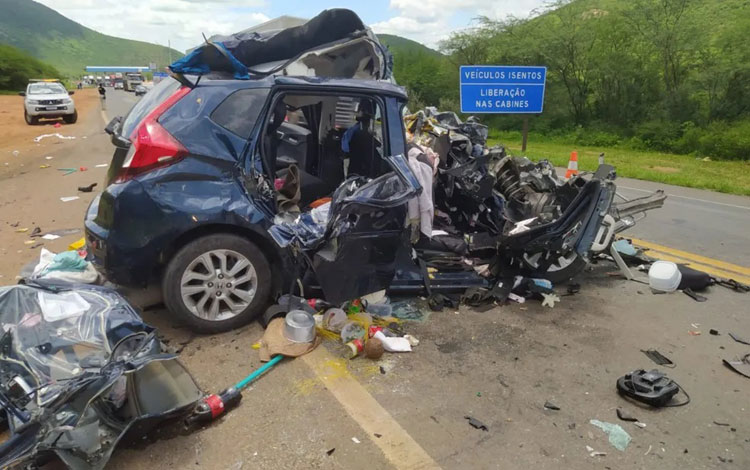 Acidente deixa dois mortos e um ferido na BR-116 em Manoel Vitorino