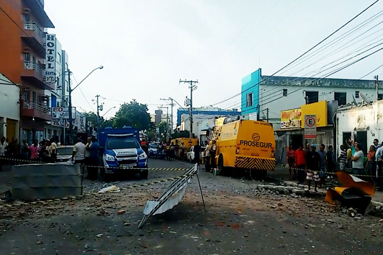 Eunápolis: Grupo invade cidade, explode empresa de transporte de valores e mata vigilante