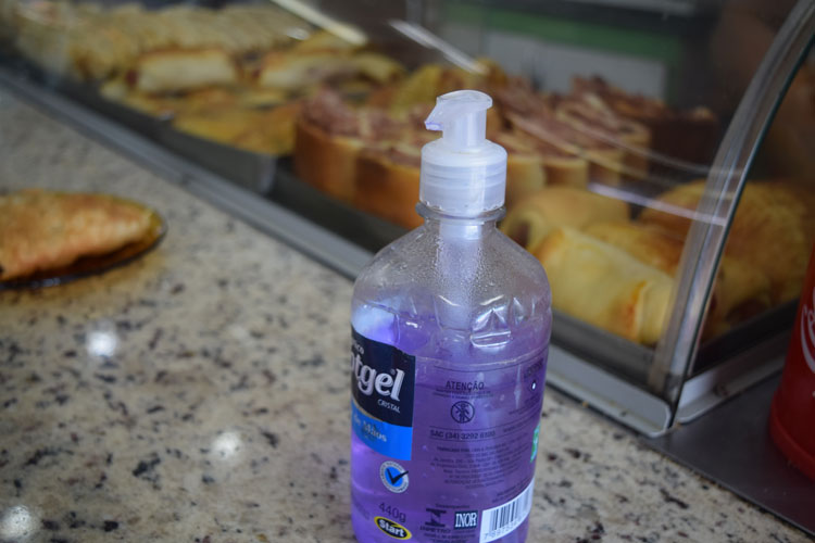 Brumado: Repartições públicas desobedecem lei estadual de fornecer álcool em gel a usuários