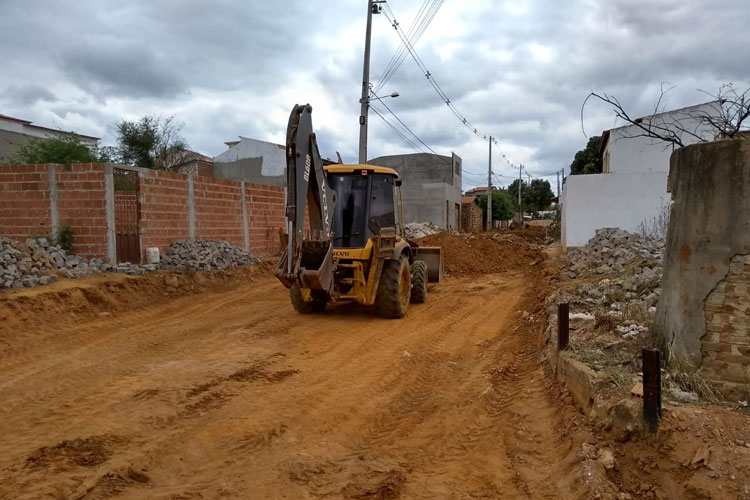 Brumado: Calçamento solicitado pelo vereador Elias Piau beneficia moradores do Bairro Baraúnas