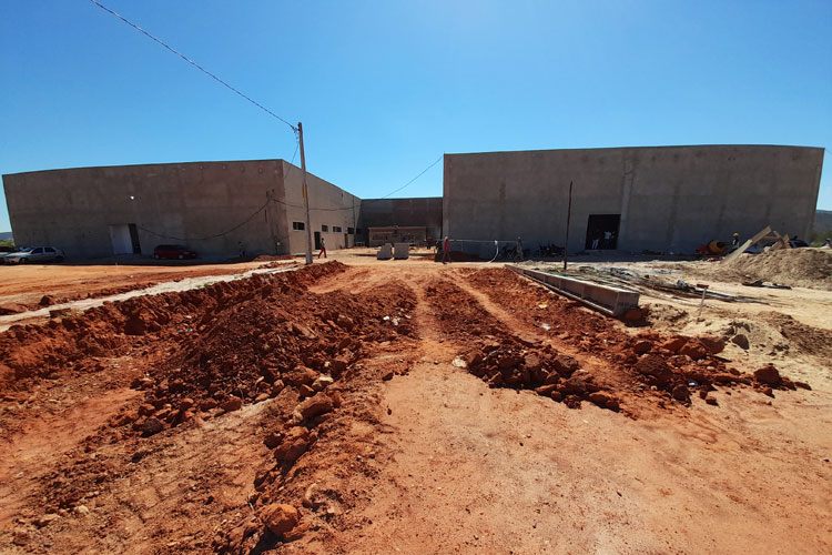 Brumado: Prefeito otimista com avanço das obras da faculdade de medicina; expectativa de vestibular ainda este ano