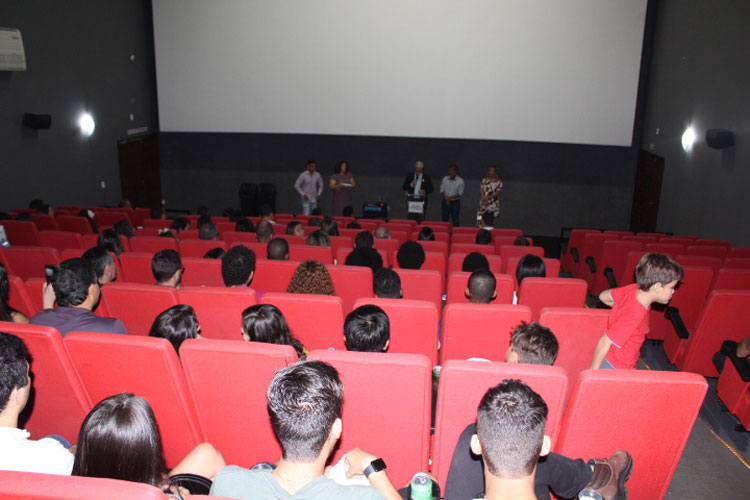 Prefeito e convidados participam de solenidade de inauguração do Cinema Premier em Brumado