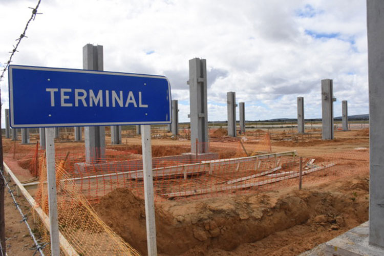 Vitória da Conquista: Obras do aeroporto estão paralisadas devido a impasse sindical