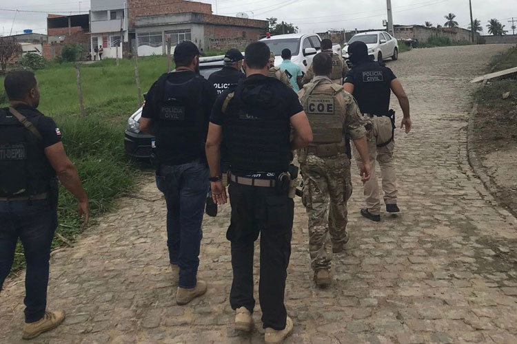 Sete pessoas da mesma família são presas suspeitas de receptar carros roubados no recôncavo da Bahia