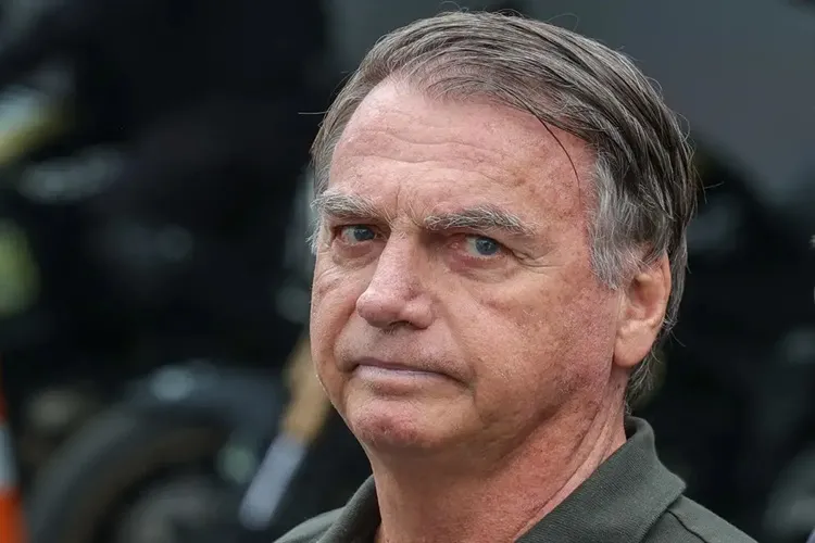 Jair Bolsonaro passa mal e é levado para hospital em Brasília