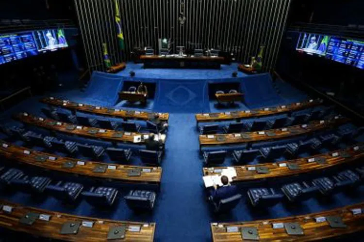 Senado adia minirreforma eleitoral, e mudanças não valerão para 2024