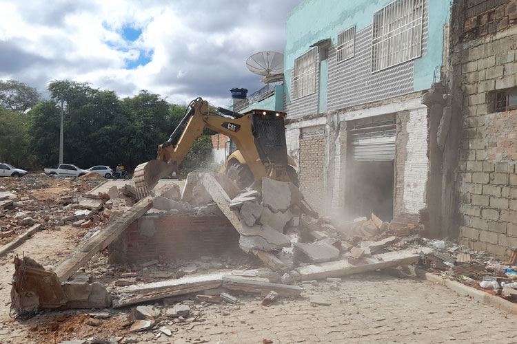 Em acordo com a prefeitura, propriedade é demolida para abertura de rua em Brumado
