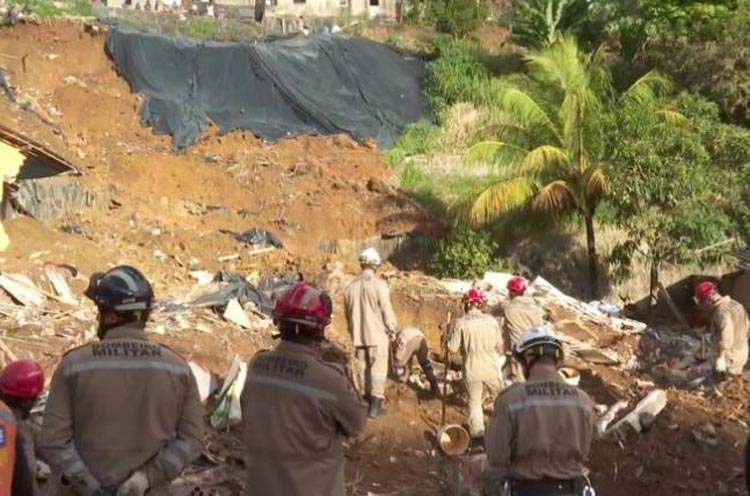 Deslizamento de barreira deixa cinco mortos e dois desaparecidos no Recife