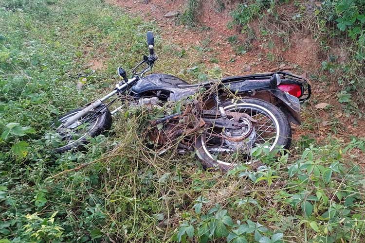 Iuiu: Homem de 54 anos morre após cair de moto na BA-160