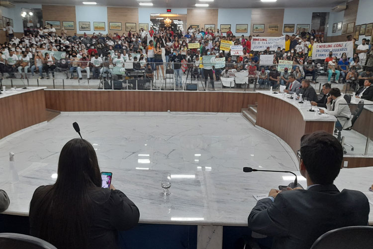 Brumado: Tumulto e manifestações suspendem sessão legislativa por 10 minutos