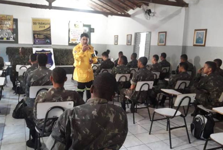 Brumado: Tiro de Guerra recebe palestra sobre a Semana Nacional do Trânsito