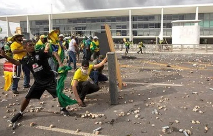 6 meses após ataques, STF soma 1,2 mil réus por atos golpistas