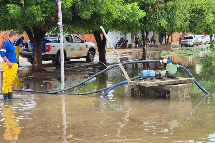 Sítio do Mato: Governador acompanha e reforça ações emergenciais após fortes chuvas