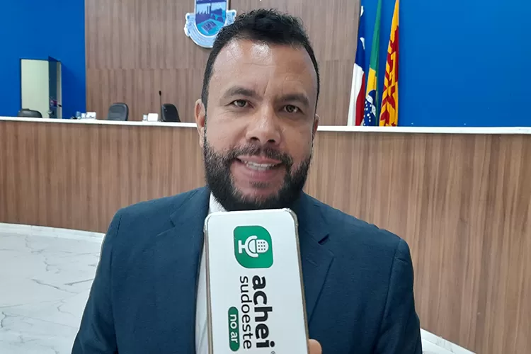 Beto Bonelly cobra monitores nos veículos do transporte escolar em Brumado