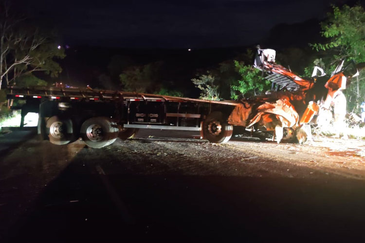 Caminhoneiro de 33 anos morre em acidente na BA-142 em Barra da Estiva