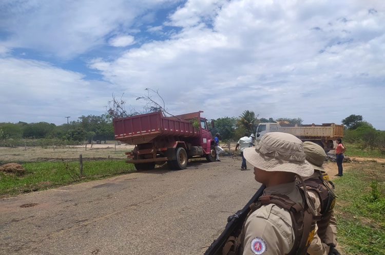 BR-122 é bloqueada e motoristas cobram melhorias em Caetité