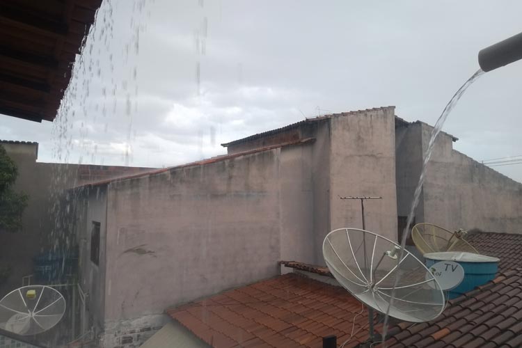 2020 começou com chuva, raios, trovões e vento na cidade de Brumado