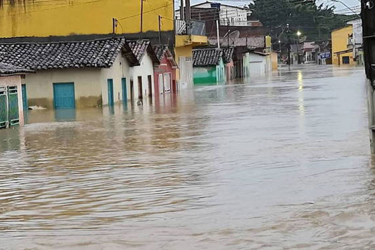 Após inundações na Bahia, meteorologia prevê chuvas fortes no Sudeste