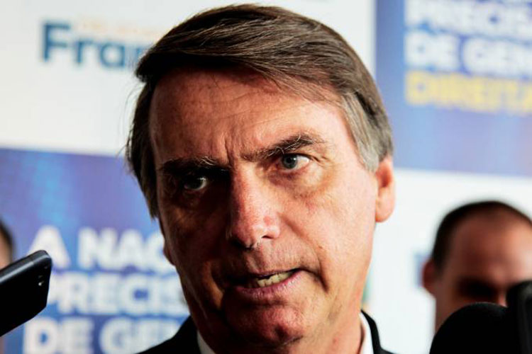 Bolsonaro mantém liderança em cenário sem Lula, diz pesquisa CNT