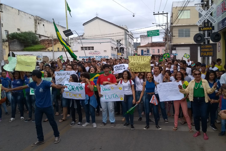 Brumado: Temendo retorno da ditadura, estudantes pedem cautela ao clamor de intervenção militar