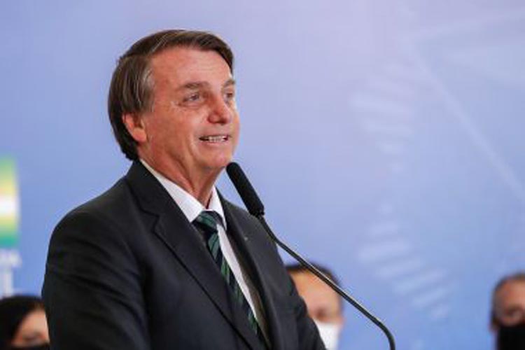 Jair Bolsonaro anuncia aumento do salário mínimo para R$ 1.100