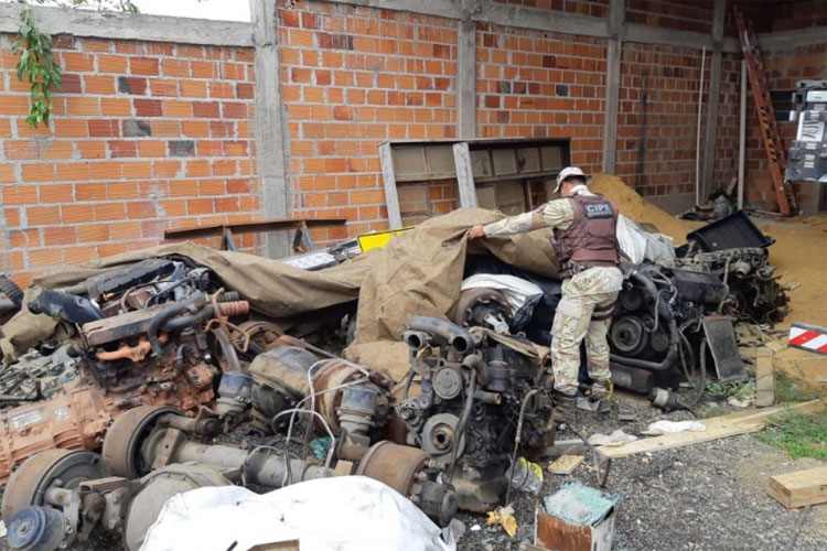 Caesg fecha desmanche de carros e prende dois suspeitos em Vitória da Conquista