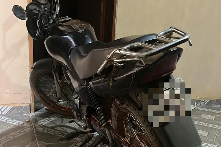 Policiais da 94ª CIPM recuperam motocicleta furtada em Caculé