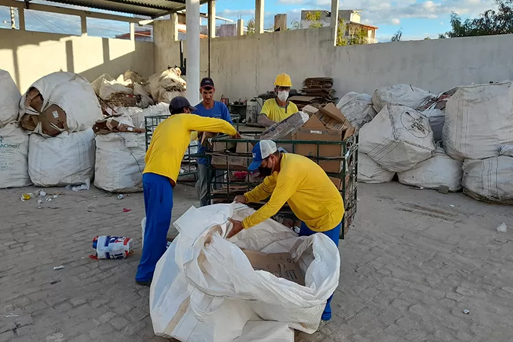 Brumado: Sesoc convoca catadores de recicláveis para se cadastrarem em programas sociais