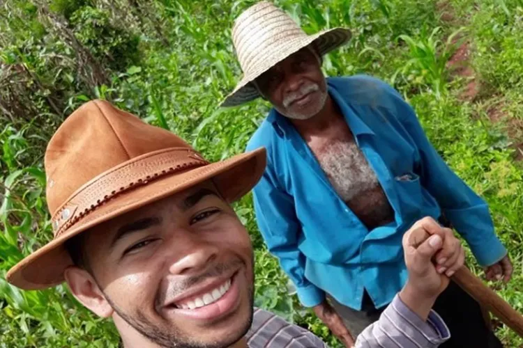 Cabeleireiro abandona a agitação de São Paulo e aposta na produção de umbu gigante em Aracatu