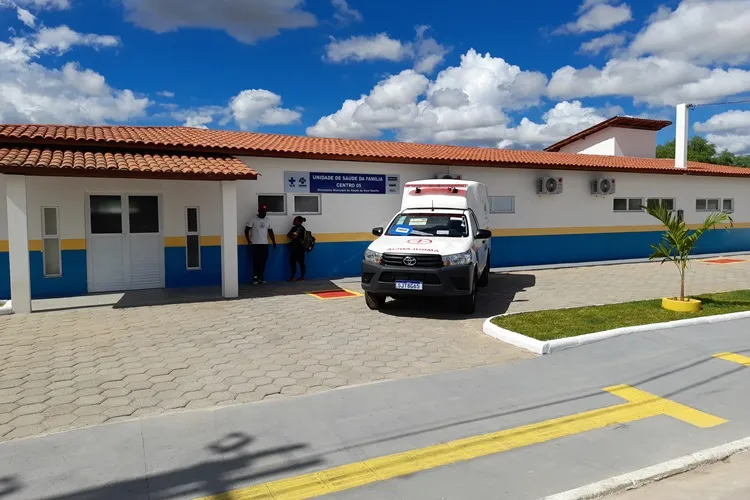 Governo entrega escola de tempo integral, delegacia e unidade de saúde em Dom Basílio