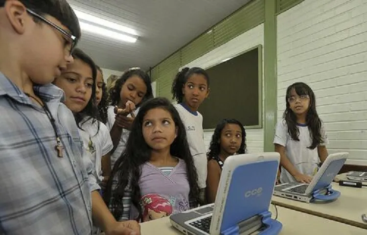 Mais de 25% das escolas públicas baianas têm velocidade da internet abaixo do ideal