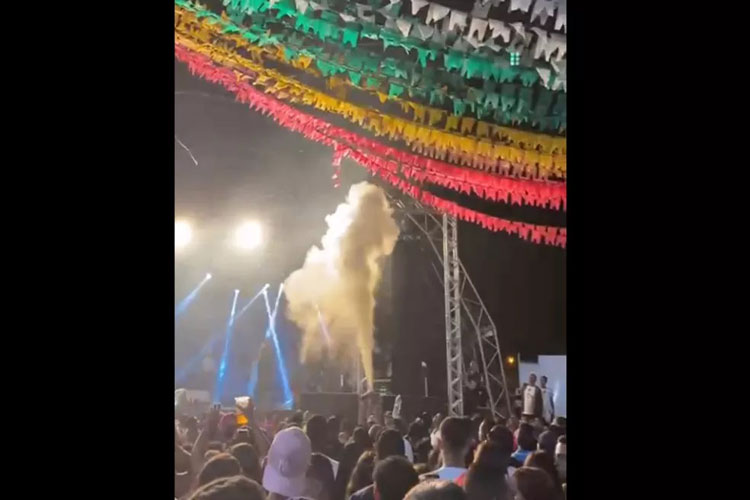 Morpará: Mano Walter para show em festa junina após bandeirola pegar fogo