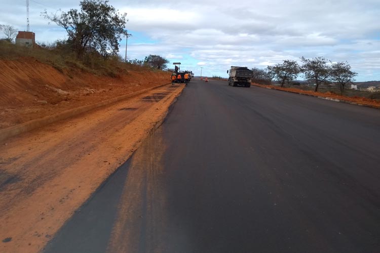 Brumado: Pavimentação asfáltica na Hermes Teixeira cria novo eixo entre o centro e o anel rodoviário da BR-030