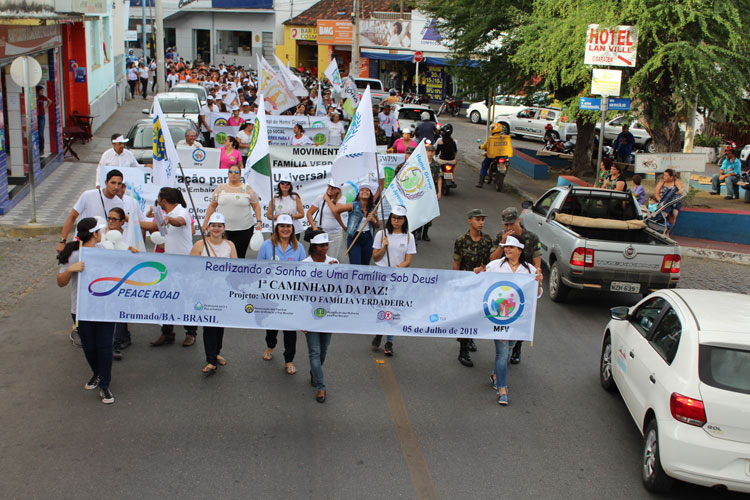 Realizada em Brumado 1ª Caminhada Pela Paz e 2º Encontro de Embaixadores da Paz