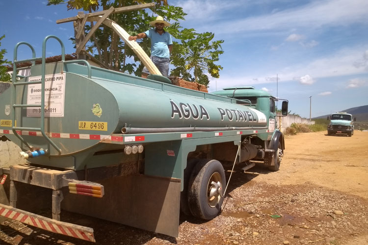 Brumado: Moradores da comunidade do Fundão convivem com a falta d'água há dois anos