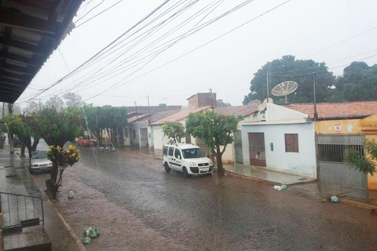 Internautas comemoram a chegada da chuva em Caculé