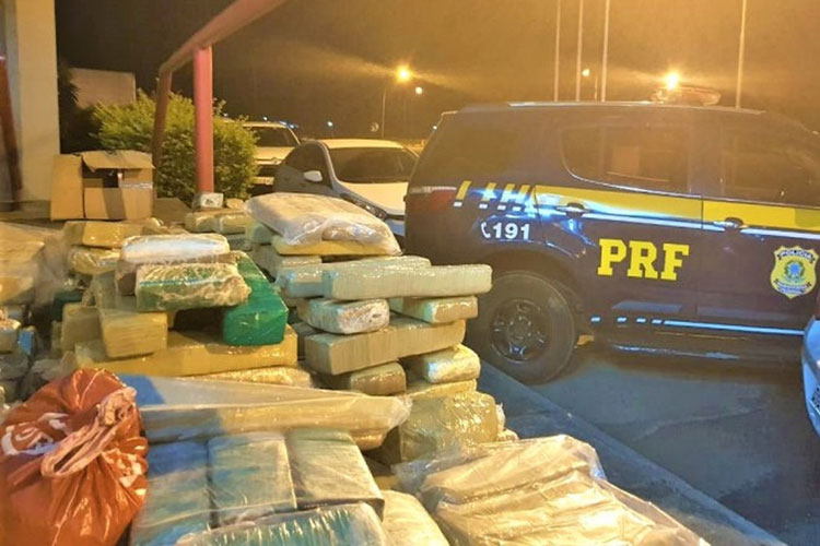 Perseguição policial termina com apreensão de 200 kg de maconha em Vitória da Conquista