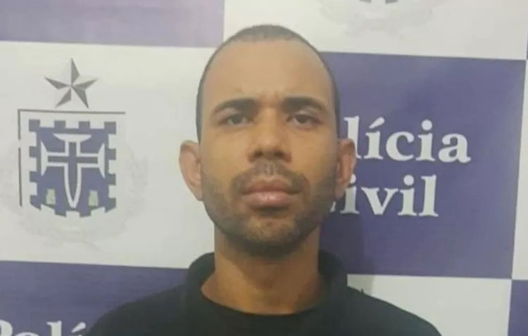 Falso policial civil é preso com farda, arma e drogas em Cruz das Almas