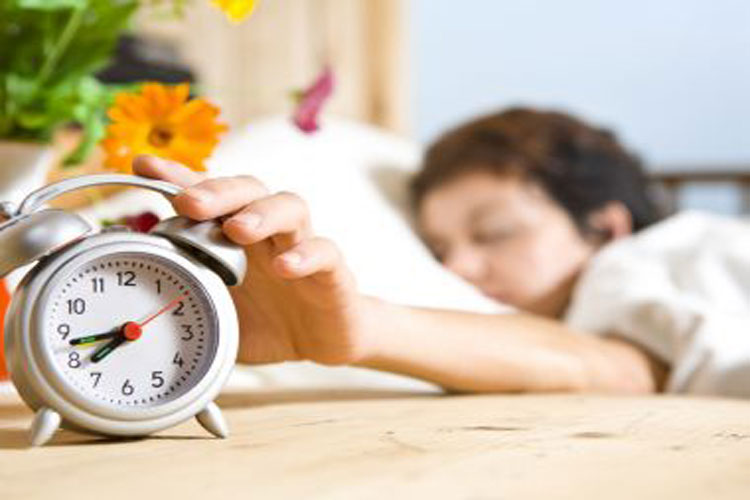 Maior tempo de sono no fim de semana não recupera cansaço e contribui para ganhar peso