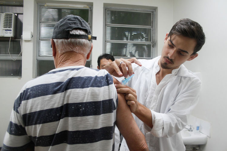 Vacina da gripe é aberta para toda a população